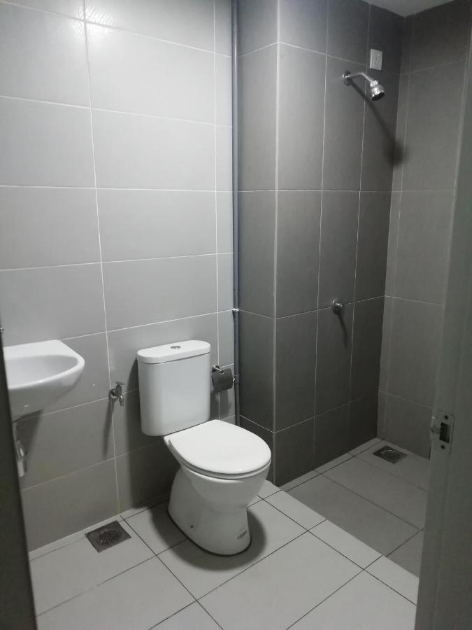 Fz Almyra Homestay Каджанг Екстериор снимка