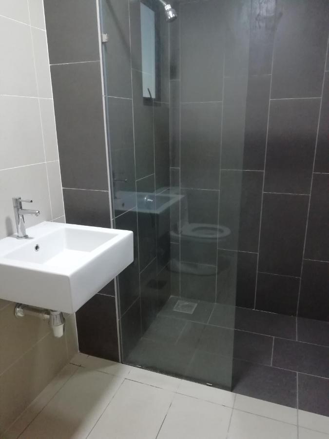 Fz Almyra Homestay Каджанг Екстериор снимка