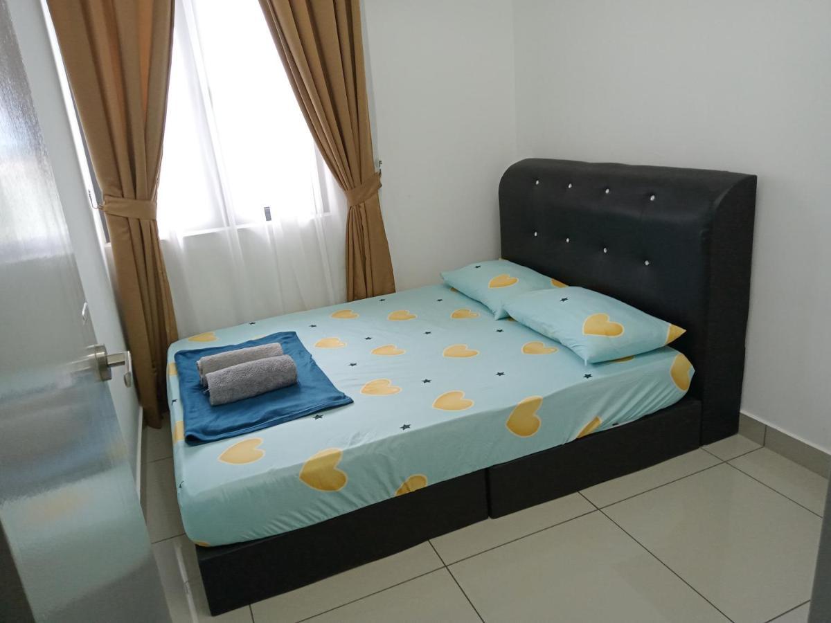 Fz Almyra Homestay Каджанг Екстериор снимка
