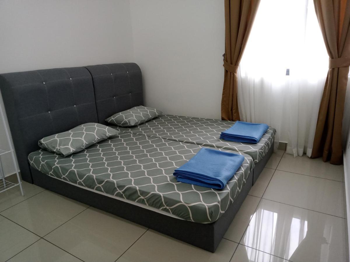 Fz Almyra Homestay Каджанг Екстериор снимка